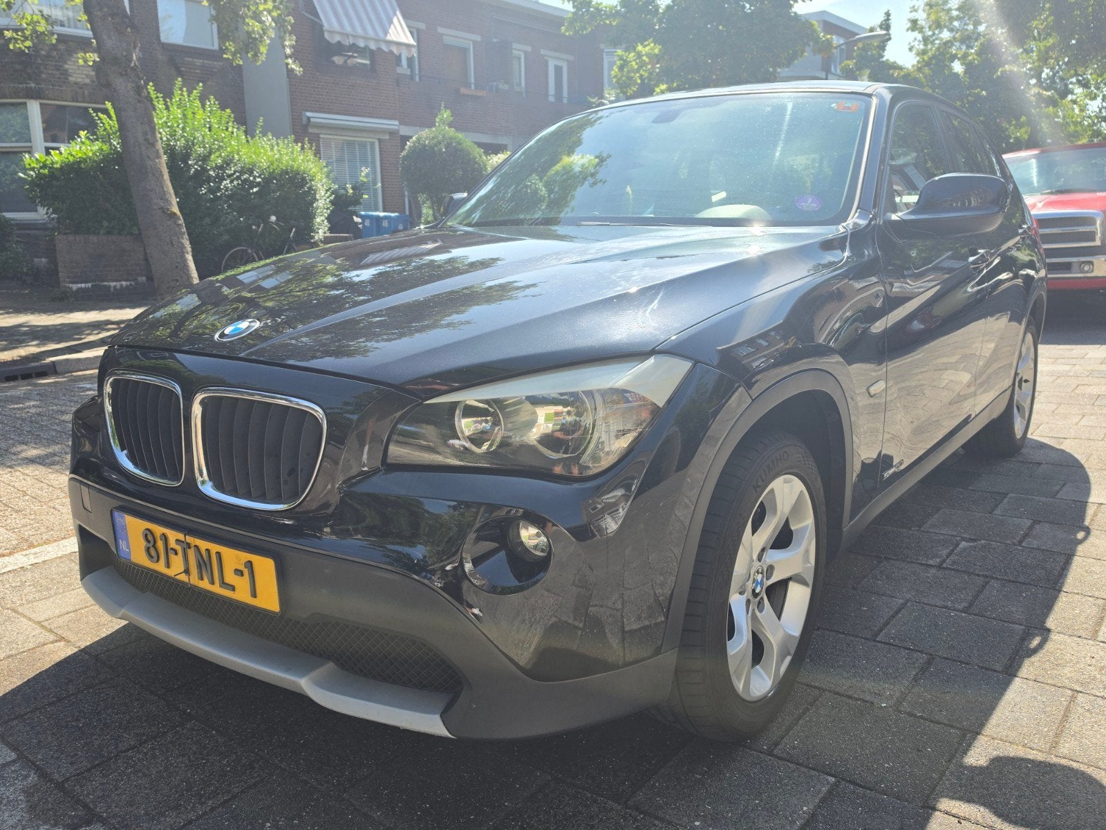 BMW X1 sDrive20i - Mooi exemplaar - APK 04/2027, Auto's, BMW, Stof, 1800 kg, Zwart, 4 cilinders