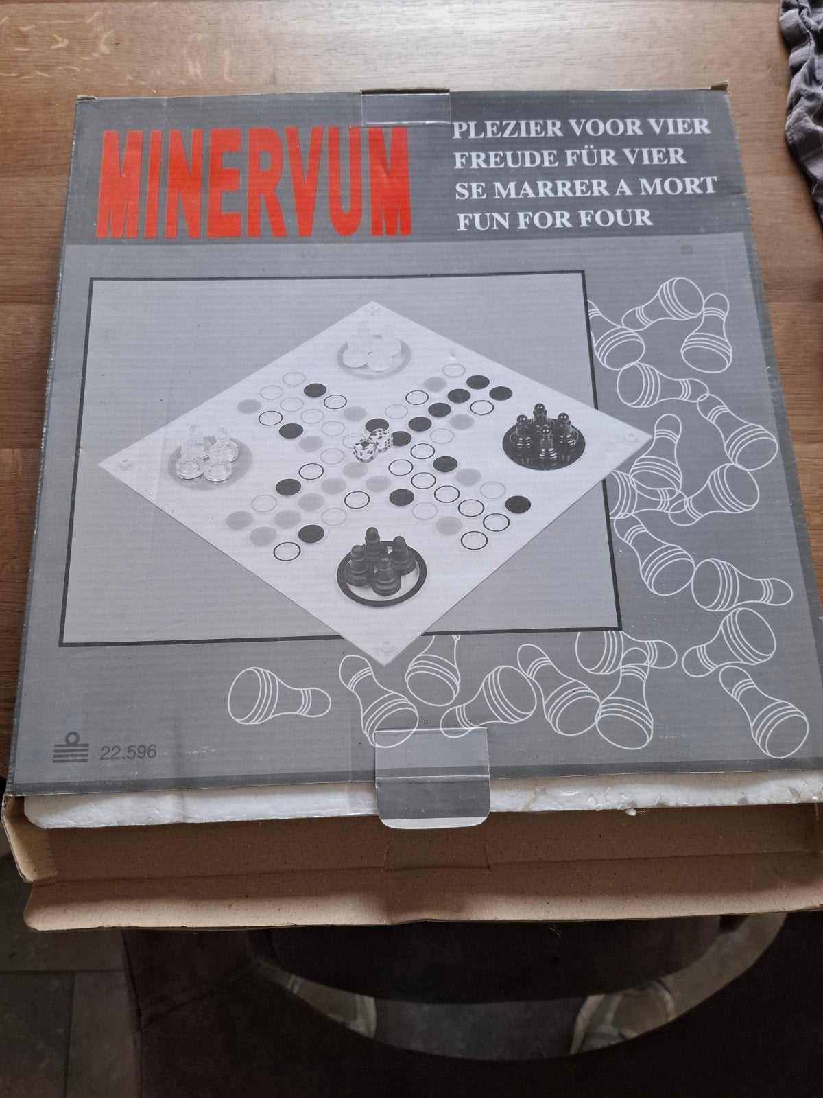Minervum Bordspel - Plezier voor Vier mens erger je niet, Drie of vier spelers, Ophalen of Verzenden, Zo goed als nieuw, Minervum