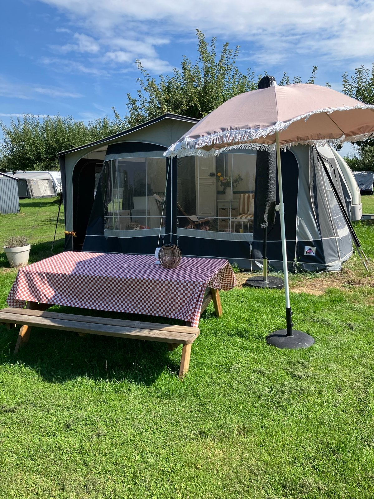 Sfeervolle opgeknapte Beyerland vitesse caravan uit 1998, Koelkast, Treinzit, Particulier, Beyerland