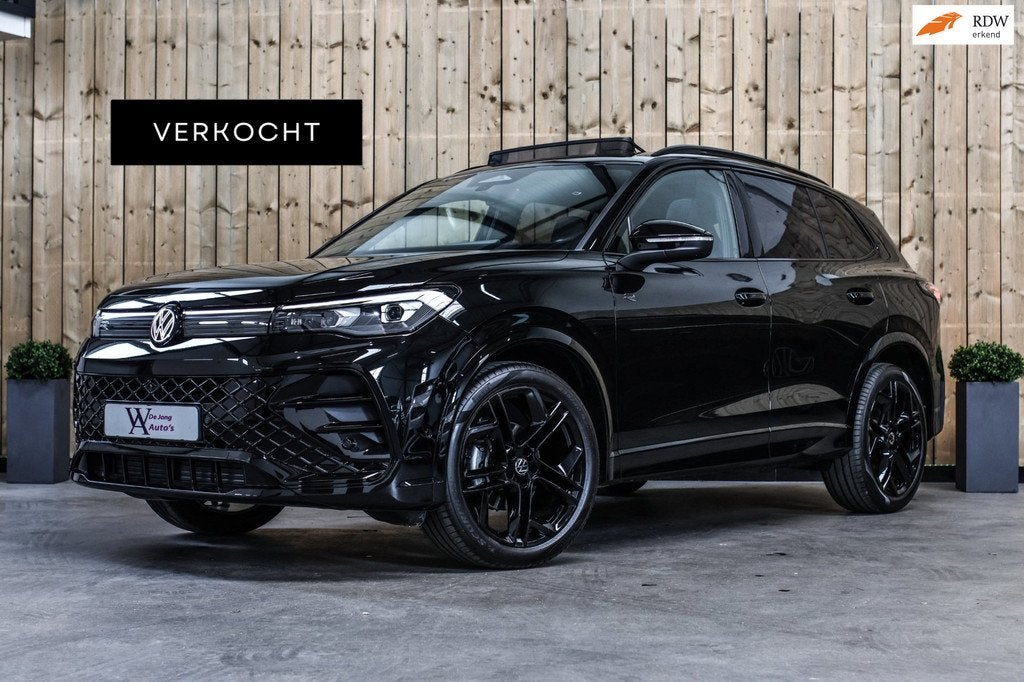 Volkswagen Tiguan 1.5 eTSI R-Line *Pano*H/K*360 Camera*Head-, Zwart, 4 cilinders, 150 pk, Zwart