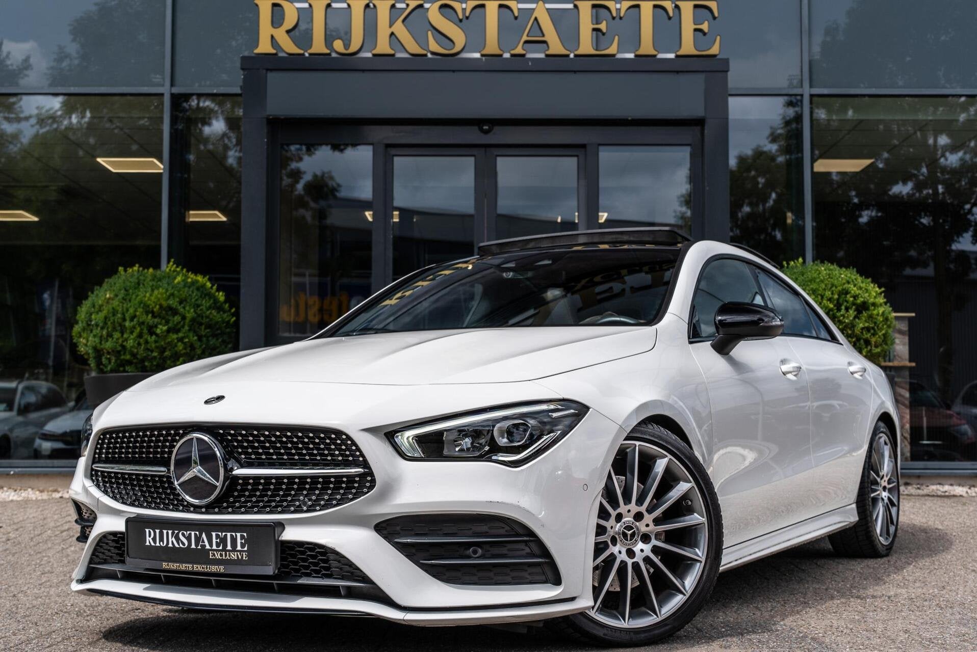 Mercedes CLA-klasse 200 AMG|PANO|CAMERA|SFEERV.|45S PAKKET, Auto's, Gebruikt, 4 cilinders, Bedrijf, Sedan