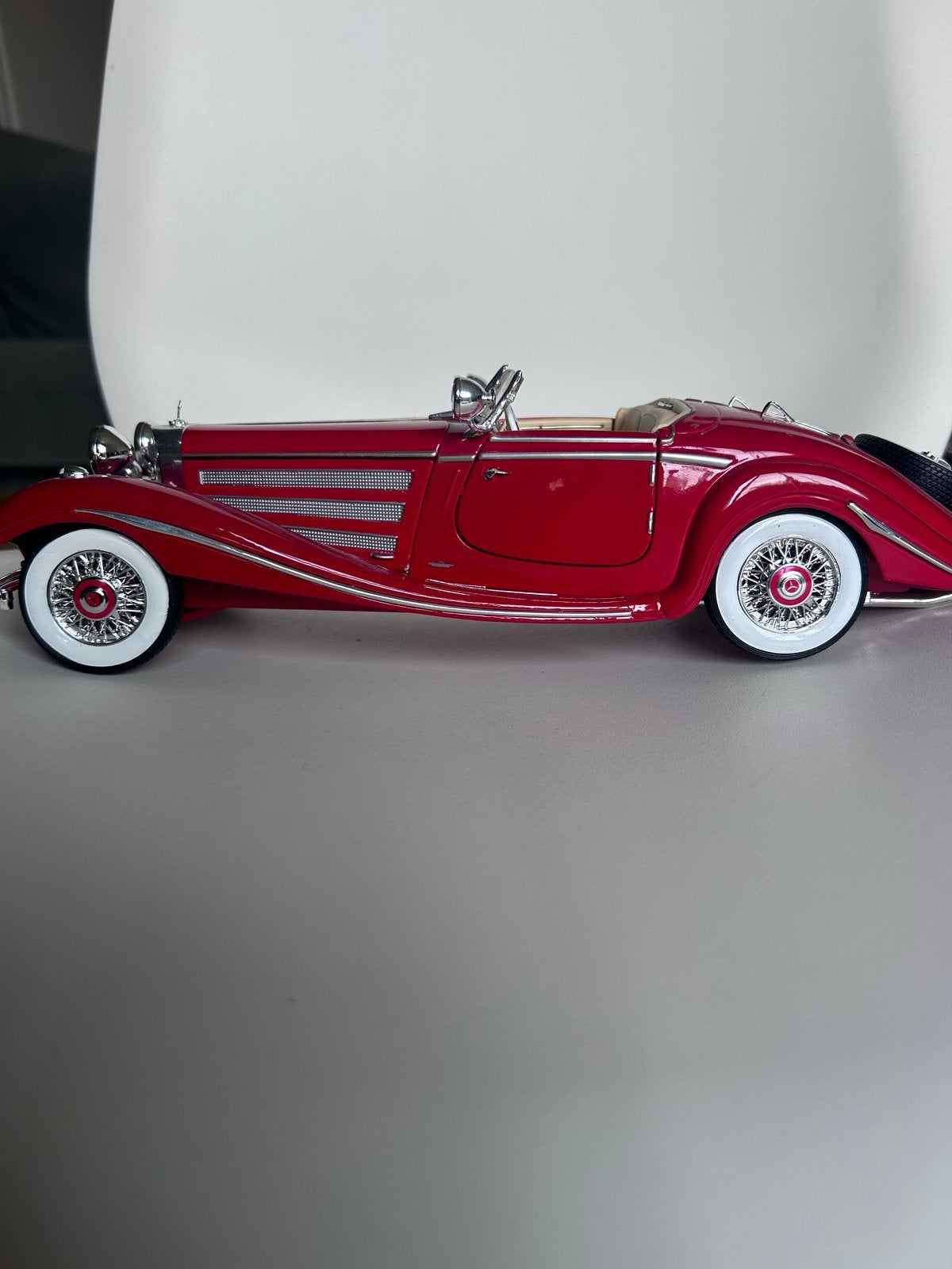Mercedes-Benz 500 K Roadster schaalmodel - Rood, Ophalen of Verzenden, Zo goed als nieuw, Auto, Overige merken
