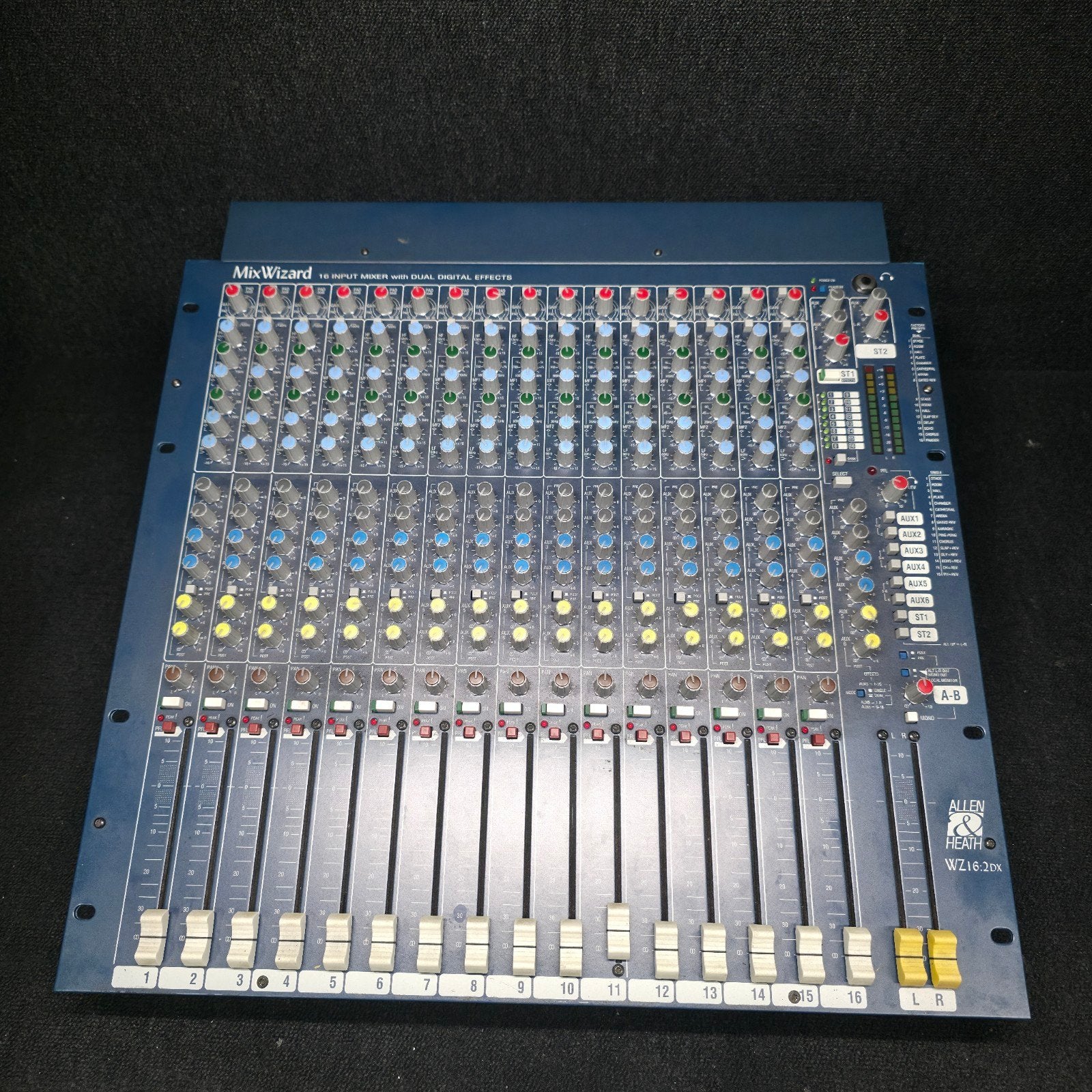 ALLEN & HEATH   WZ16:2DX   mixwizard met dual effecten