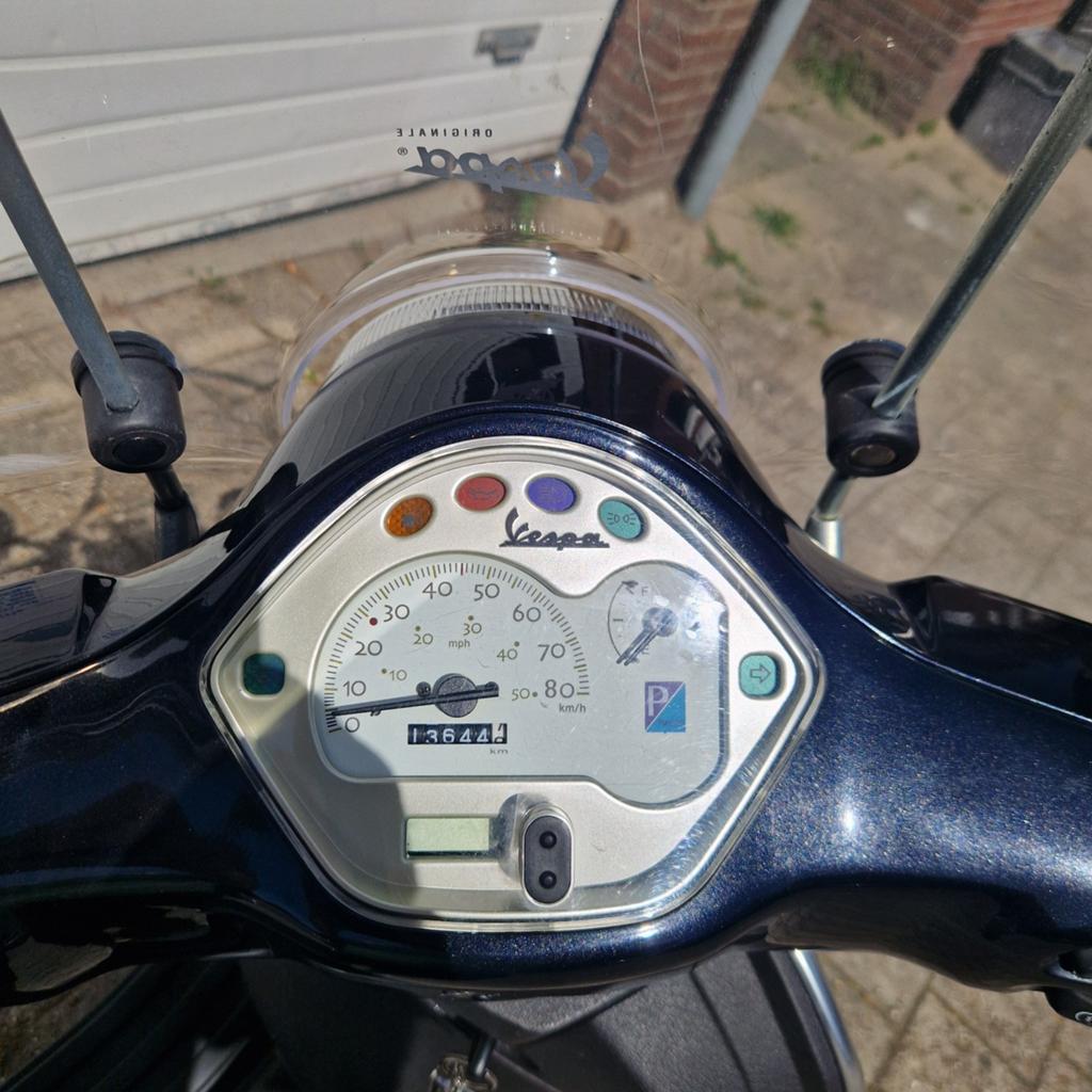 Vespa LXV - Lichte schaafschade door vallen, Gebruikt, Maximaal 45 km/u, Ophalen of Verzenden, Vespa LXV