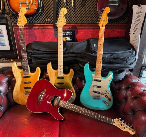 Stratocasters  Fender en Squier en een telecoustic, Ophalen of Verzenden, Zo goed als nieuw, Solid body, Fender