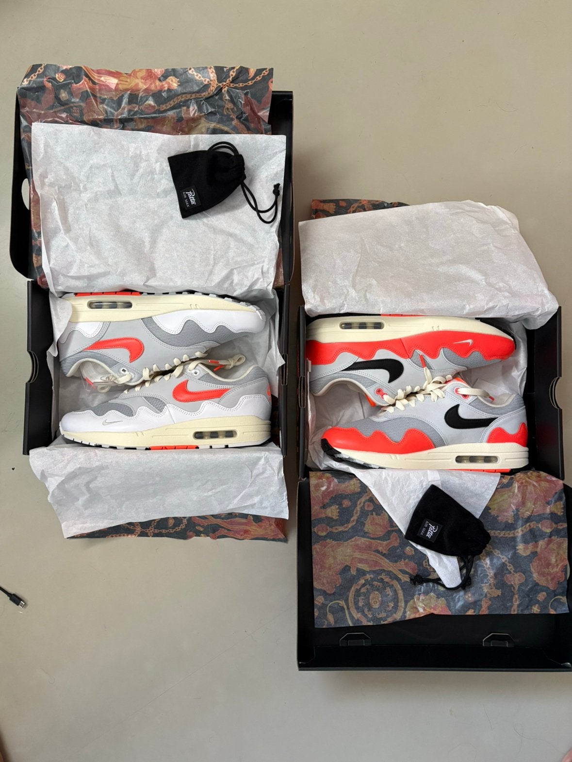 Te koop als set. 2 x Patta X Nike Air Max 1. Maat 43, Kleding | Heren, Schoenen, Wit, Nieuw, Ophalen of Verzenden, Sneakers of Gympen
