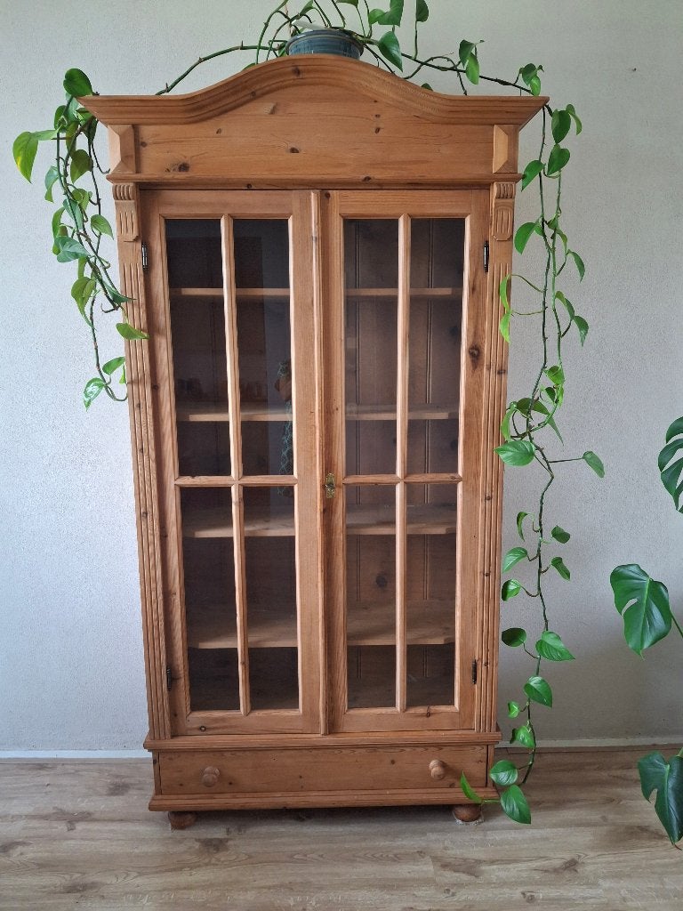 Grenen kast, Ophalen