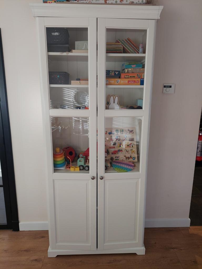 Witte vitrinekast / buffetkast met glazen deuren, Modern klassiek, 25 tot 50 cm, Gebruikt, Met deur(en)