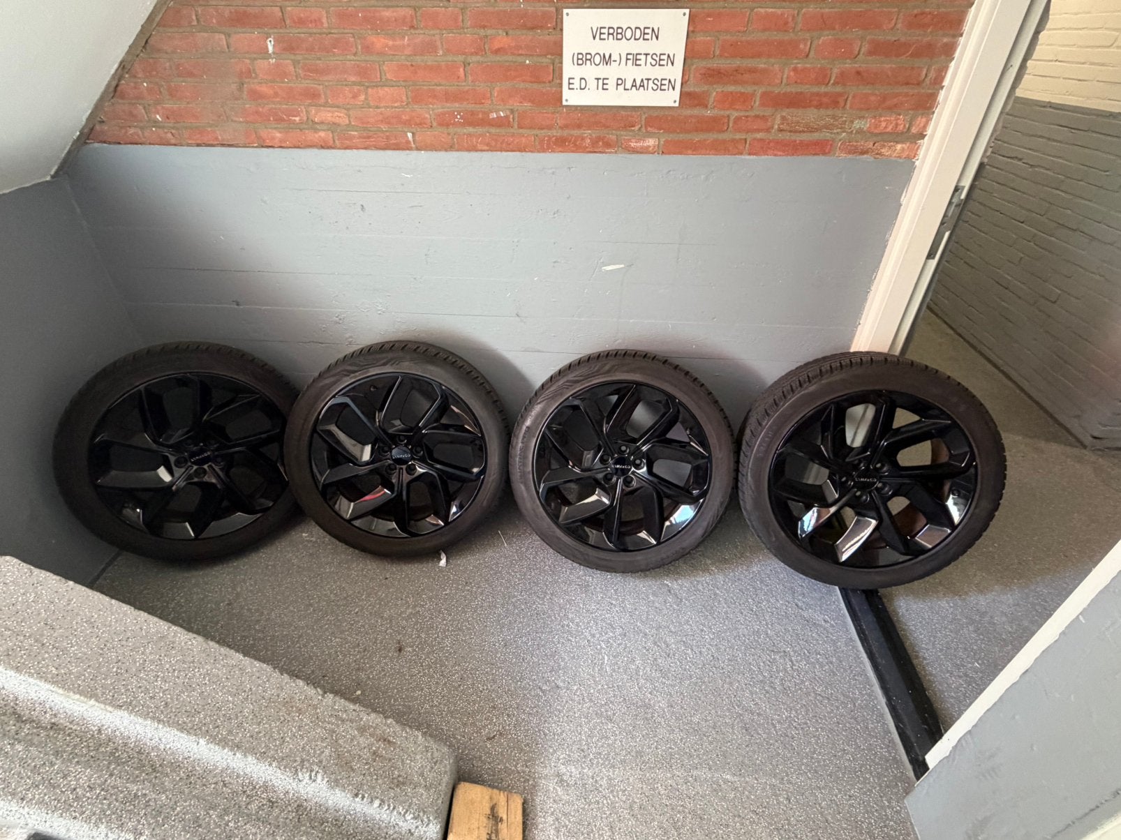 Originele 20 Lynk & Co 01 velgen met  Quatrac Pro  allseason, Auto-onderdelen, Banden en Velgen, Ophalen, Banden en Velgen, 235 mm