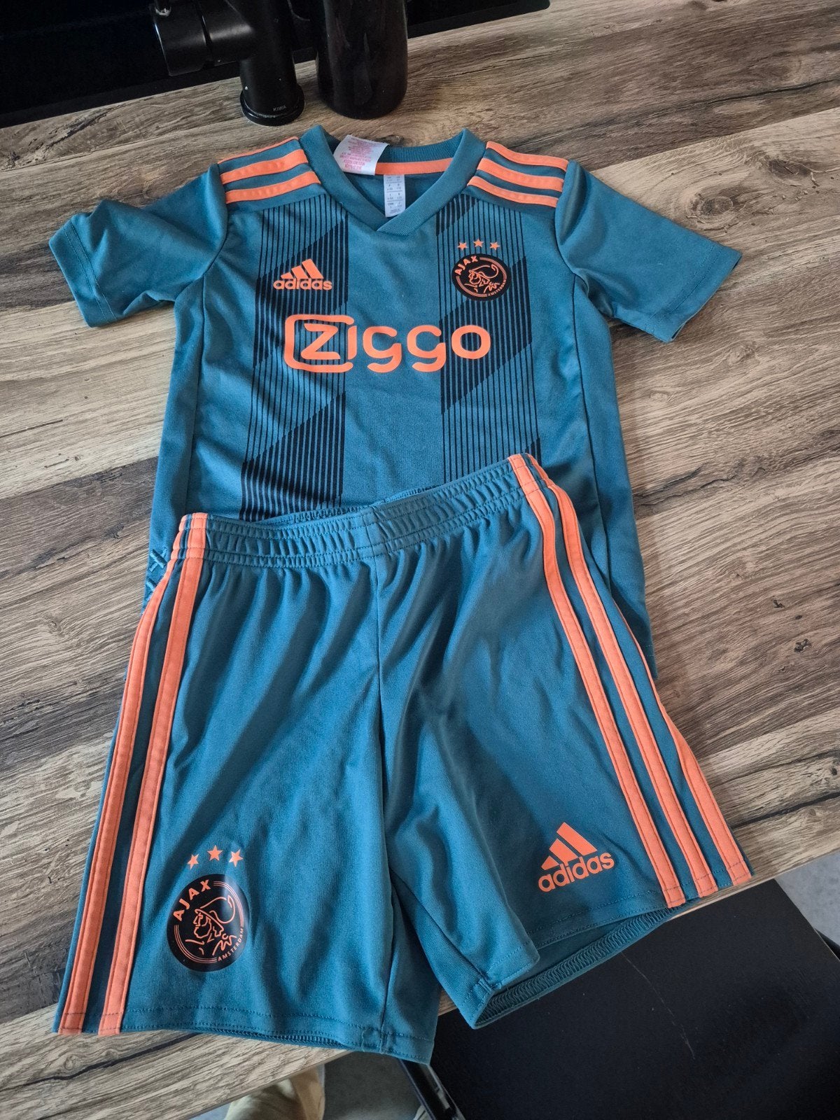 Ajax uit tenue 2022/2023 - Maat 110 (4-5 jaar), Ophalen of Verzenden, Zo goed als nieuw