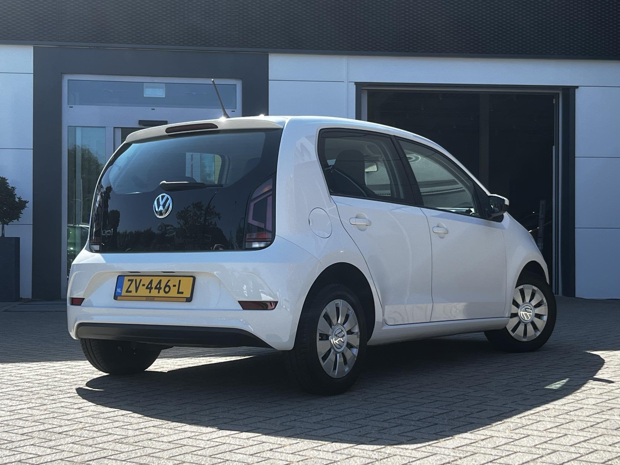 Volkswagen Up! 1.0 BMT move up! |, Stof, Gebruikt, Met garantie (alle), Wit