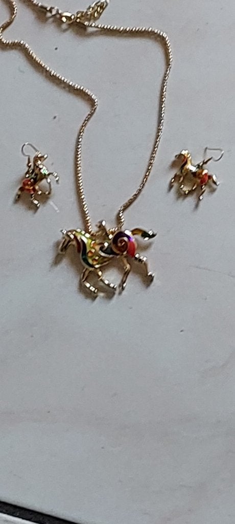 Een prachtige ketting met Paard en oorbellen, Overige materialen, Verstelbaar, Overige kleuren, Nieuw