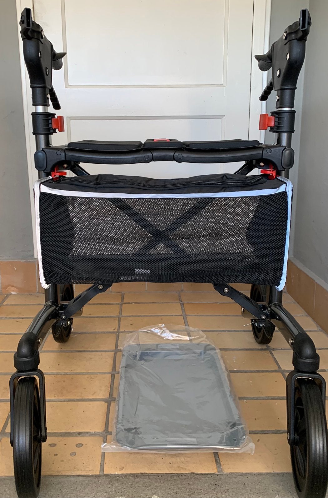 Nieuwe lichtgewicht rollator, Ophalen, Lichtgewicht, Zo goed als nieuw