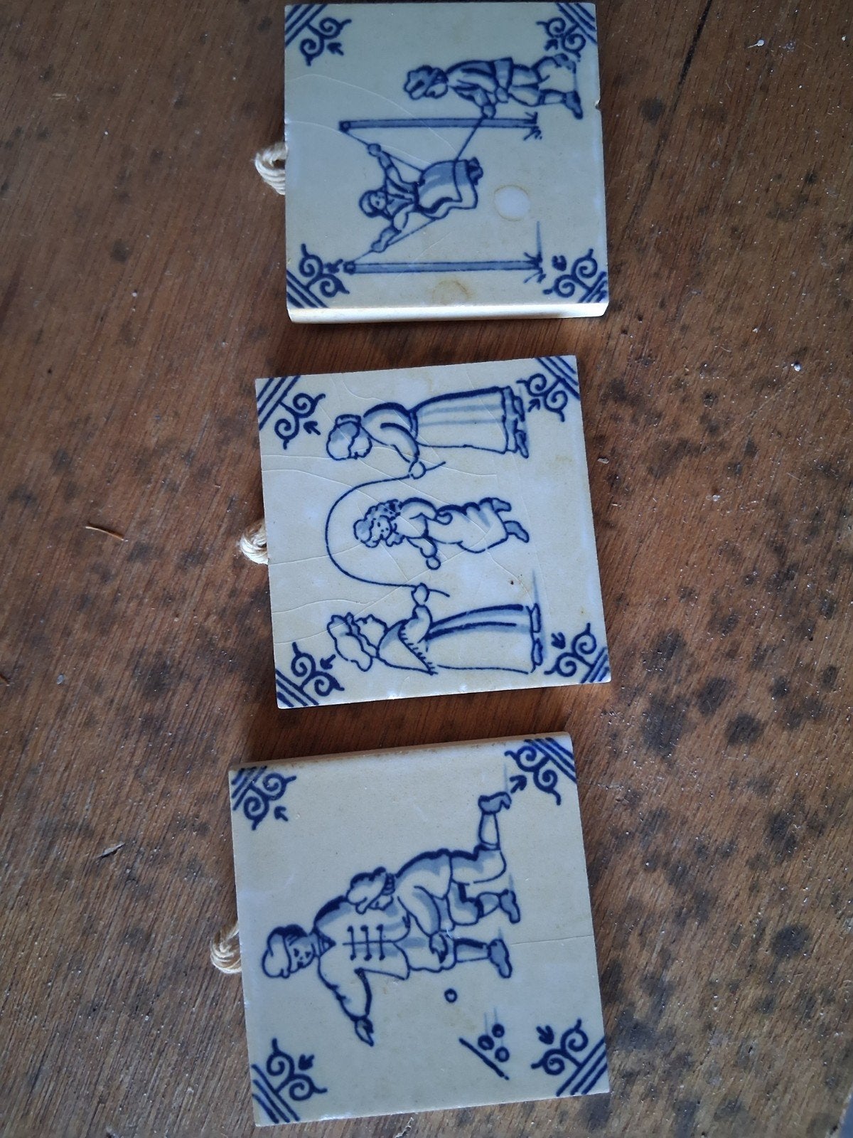 Oude Delfts blauwe tegels met kinderfiguren (3 stuks), Ophalen of Verzenden