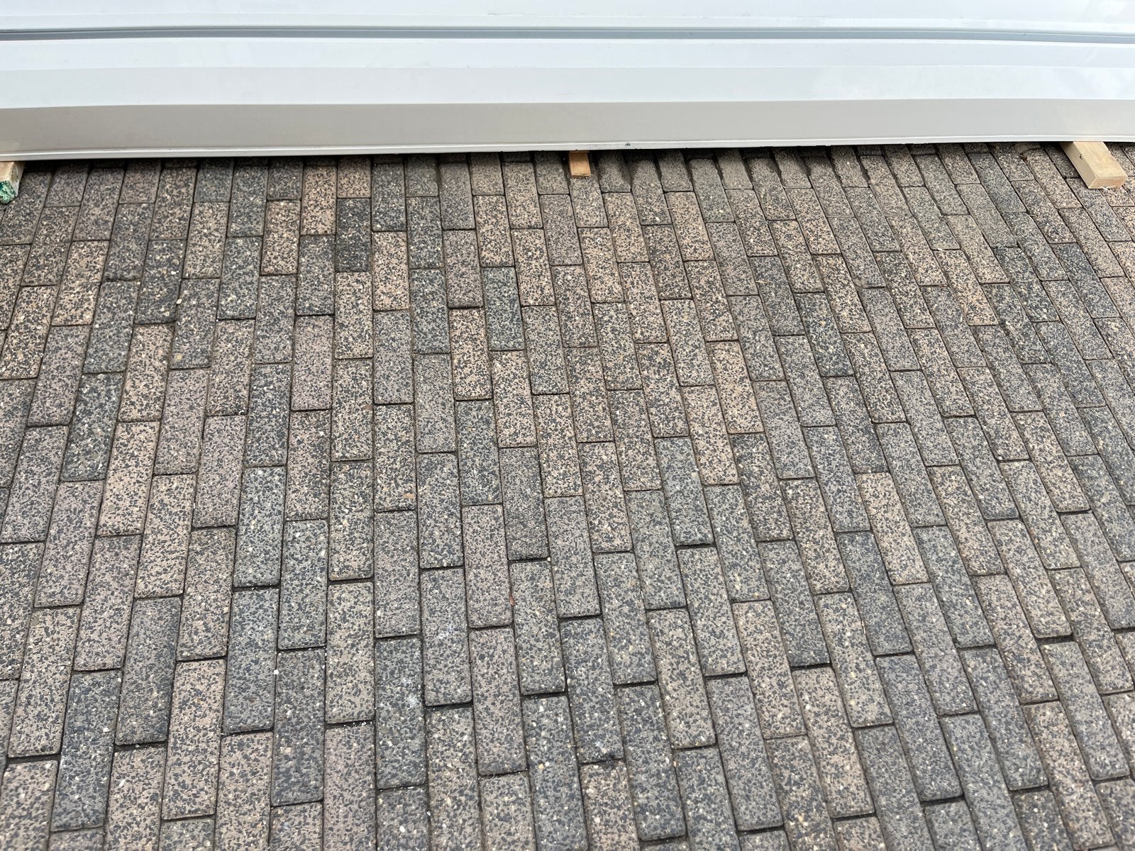 Twee witte rolluiken met handbediening - 3 meter lengte, Doe-het-zelf en Verbouw, Rolluiken, Ophalen, Gebruikt, Wit, 200 cm of meer