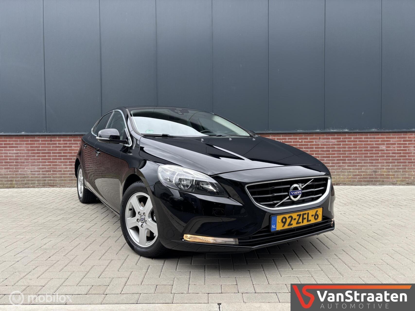 Volvo V40 1.6 T3 Momentum | Bluetooth | Camera | Cruise, Auto's, Volvo, Bedrijf, Te koop, V40, ABS, Achteruitrijcamera, Airbags