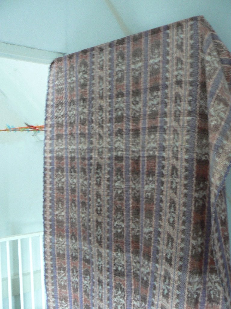 groot Ikat kleed, Ophalen