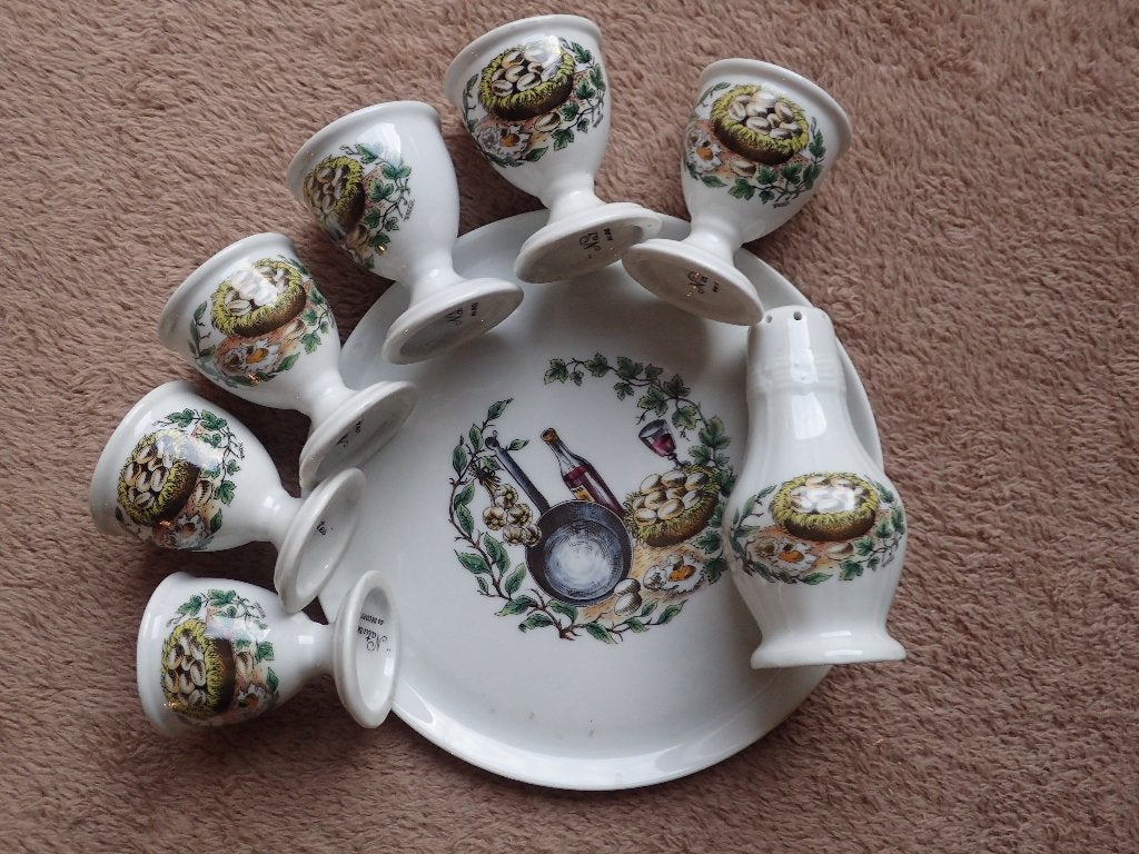 Eierdopset, 6 doppen, bordje, zoutvat, van franse makelij., Ophalen of Verzenden
