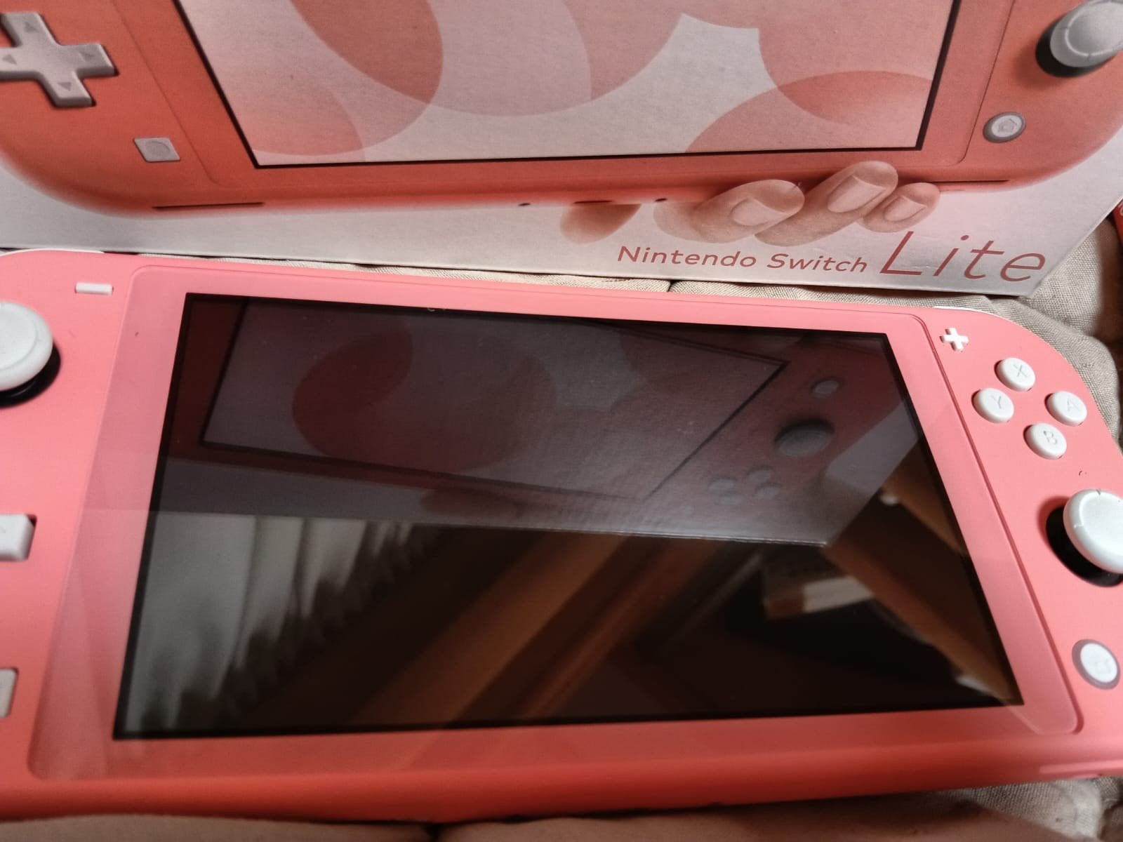 Zo goed als nieuwe Nintendo switch lite koraal  + mario, Spelcomputers en Games, Spelcomputers | Nintendo Switch Lite, Ophalen