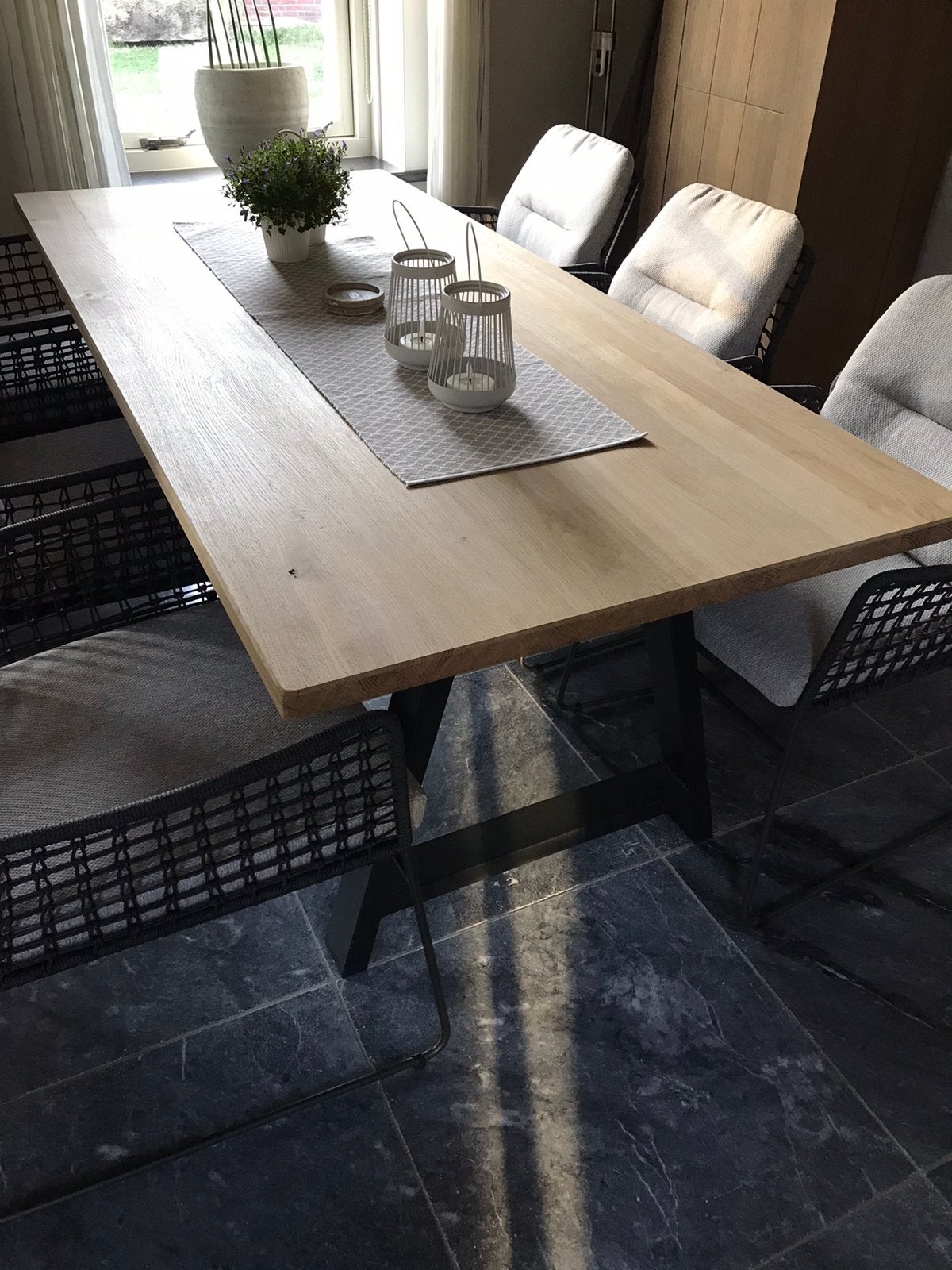 Naturel eiken tafel / tuintafel met metalen poten/onderstel., Ophalen, Eikenhout, 50 tot 100 cm, Zo goed als nieuw