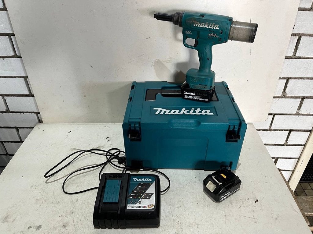 Gebruikte popnagel pistool Makita DRV250, Makita Nederland bv, Info@makita.nl, Park Forum 1101
5657 HK  Eindhoven