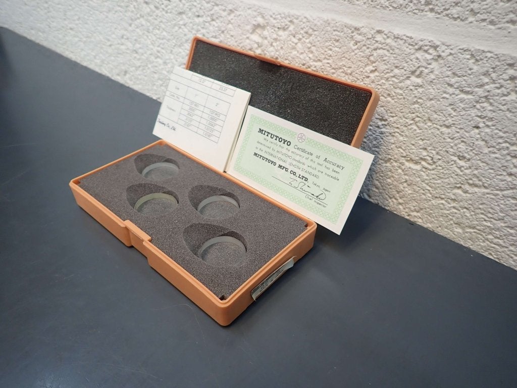 Mitutoyo 157-903 optische parallellen set / Panglas set, 20-1, Sakado 1-Chome, Takatsu-ku, Kawasaki-shi, Kanagawa 213-8533, Japan
