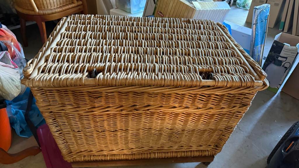 Grote rieten opbergkist / speelgoedkist op wieltjes, Overige materialen, Gebruikt, 50 tot 100 cm, 50 tot 75 cm