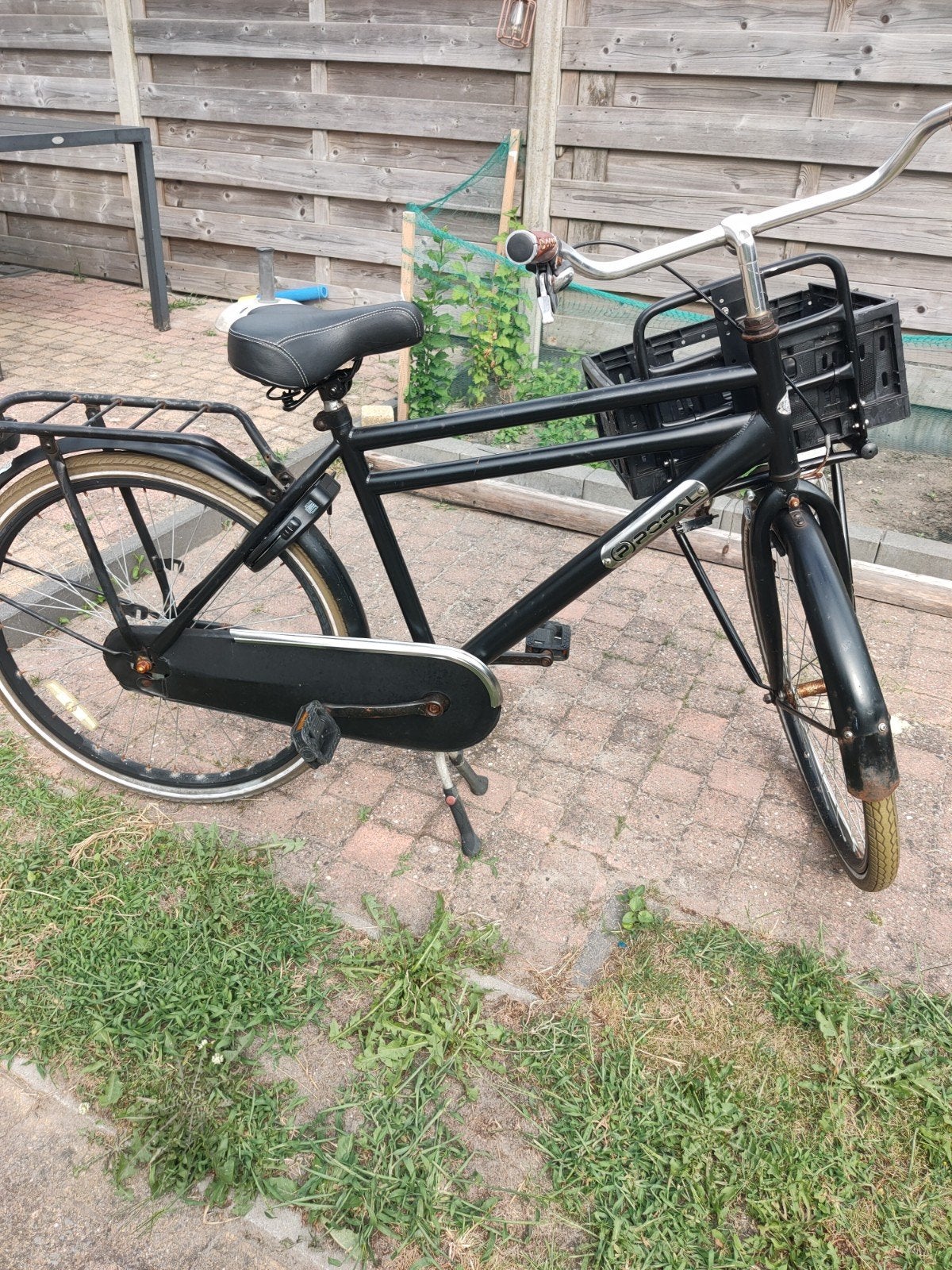 Zwarte transportfiets met lekke voorband 26 inch, Overige merken, Terugtraprem, Versnellingen, Ophalen of Verzenden