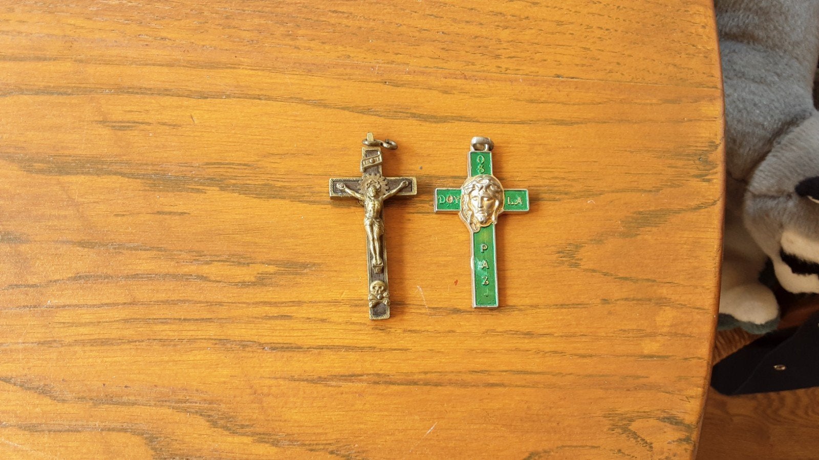 Twee kleine kruisjes - Religieuze hangers, Antiek en Kunst, Ophalen of Verzenden