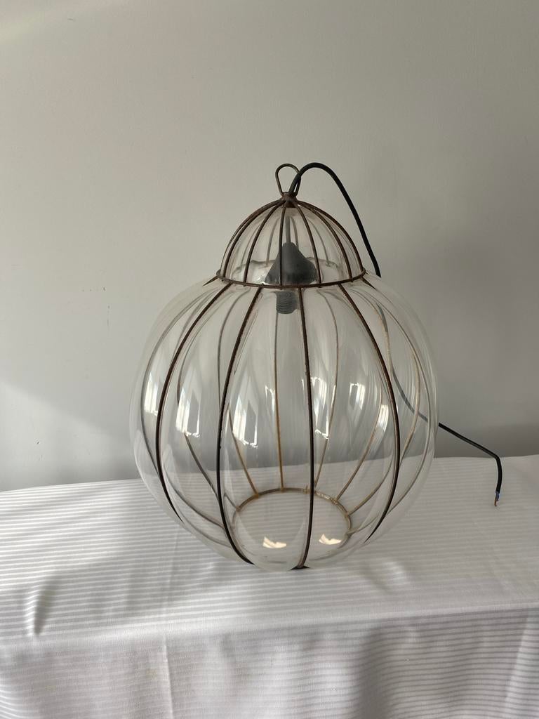 Vintage Italiaanse glazen hanglamp met metalen kooi, Ophalen