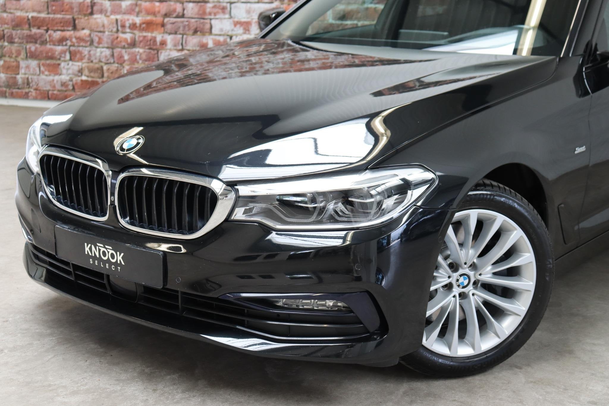 BMW 5-serie Touring 530i xDrive High Executive Sport Line Au, Auto's, 1998 cc, Gebruikt, 4 cilinders, Zwart