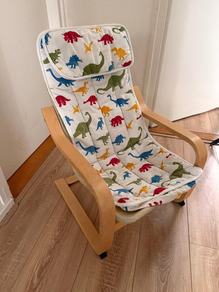Ikea Poang kinderstoel dino print, Kinderen en Baby's, Kinderkamer | Overige Meubels, Ophalen, Zo goed als nieuw, Stoel