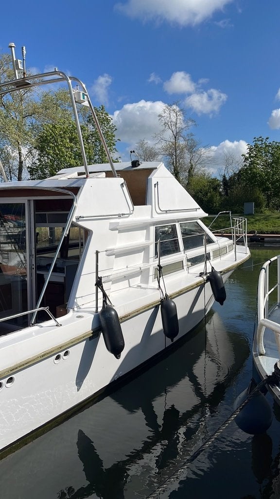 Coronet 32 Flybridge - project boot, Watersport en Boten, Gebruikt, Binnenboordmotor, Diesel, Afdekzeil