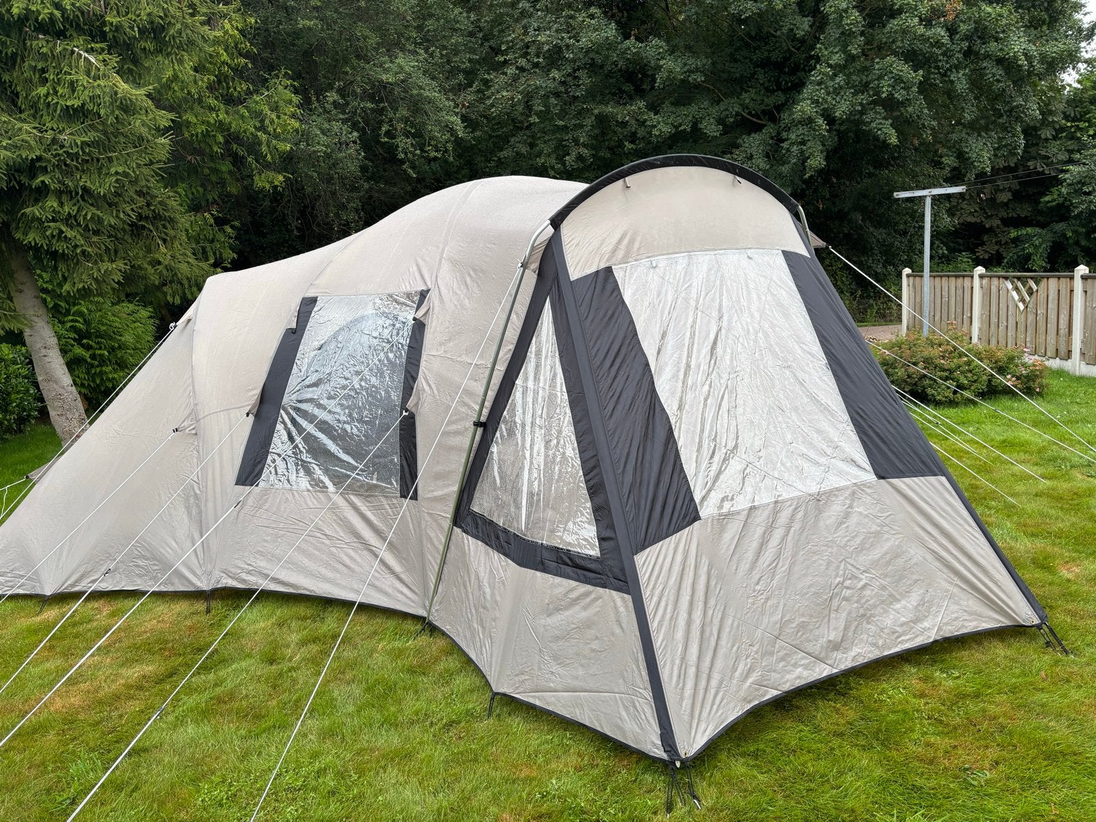Basecamp Salvador VI - Ruime tunneltent met 2 slaapcabines, Ophalen, Gebruikt, Tot en met 4