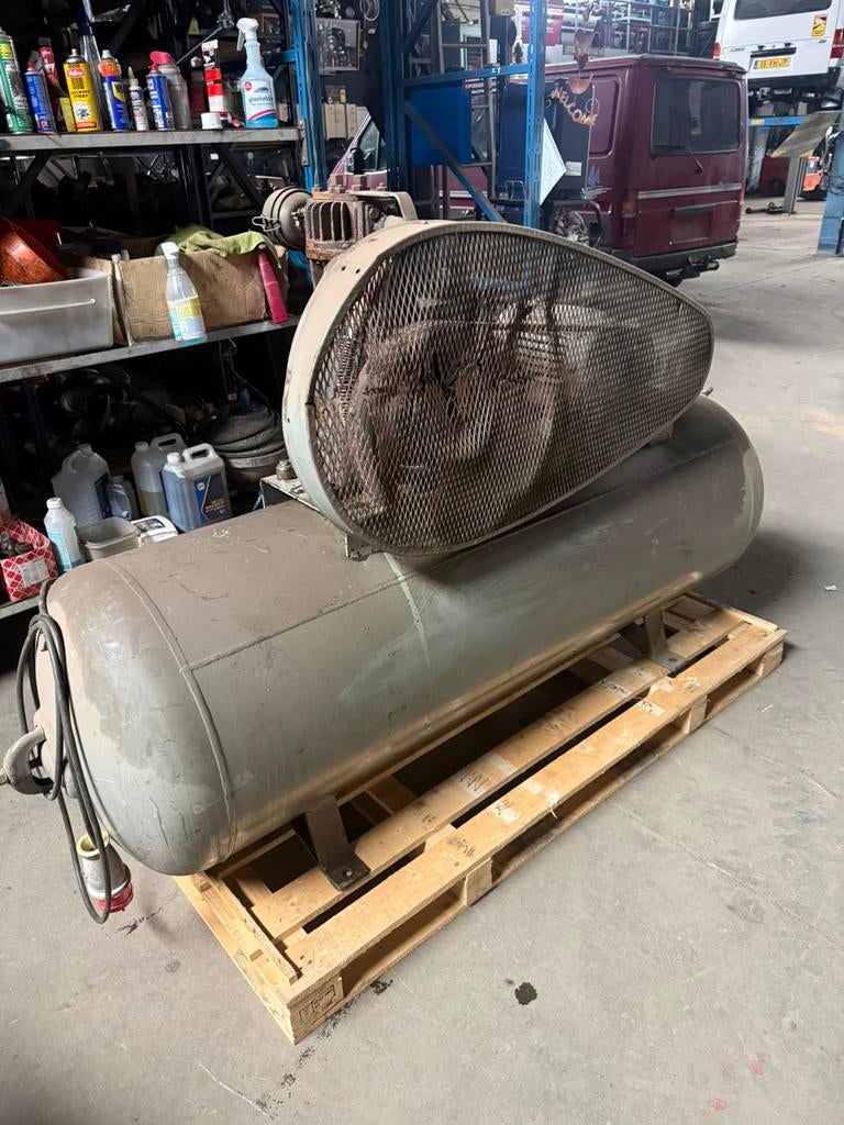 Goed werkende compressor 500 liter ketel, Doe-het-zelf en Verbouw, Compressors, 100 liter of meer, Ophalen, Zo goed als nieuw