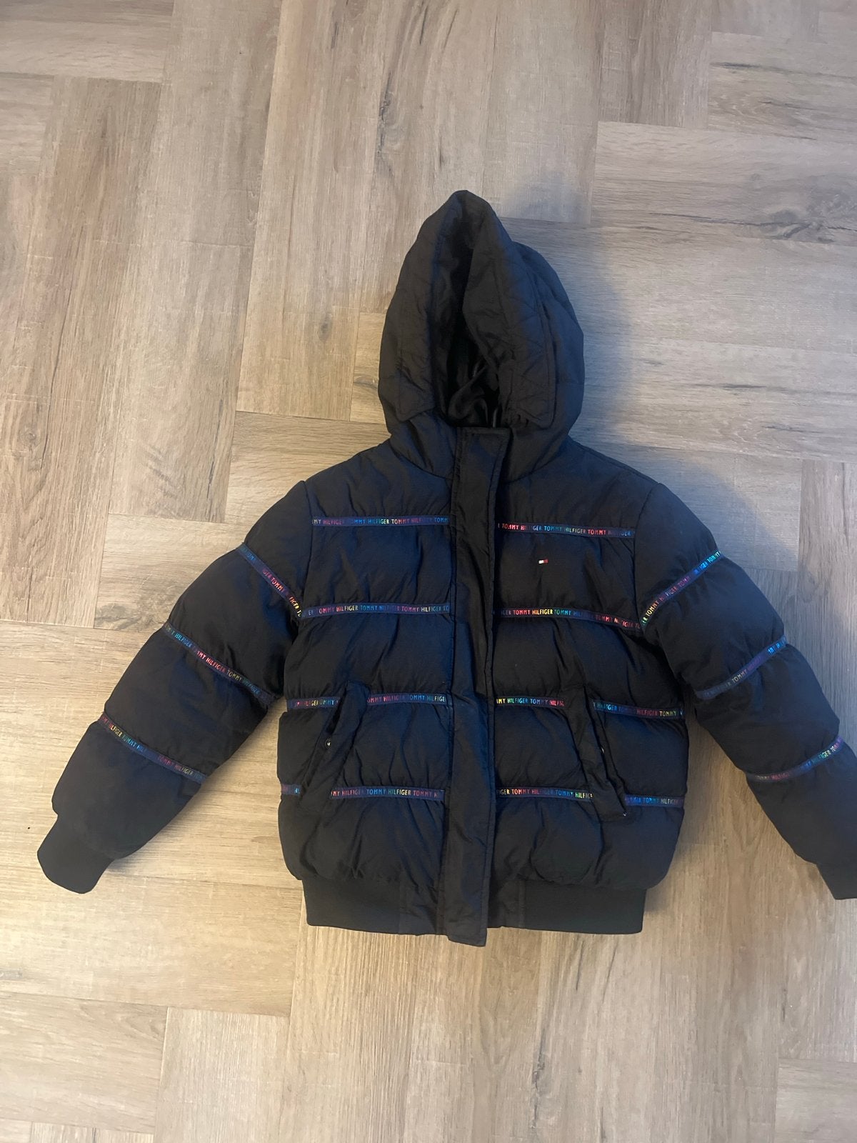 Tommy Hilfiger winterjas maat 128, Ophalen of Verzenden, Zo goed als nieuw, Jongen of Meisje