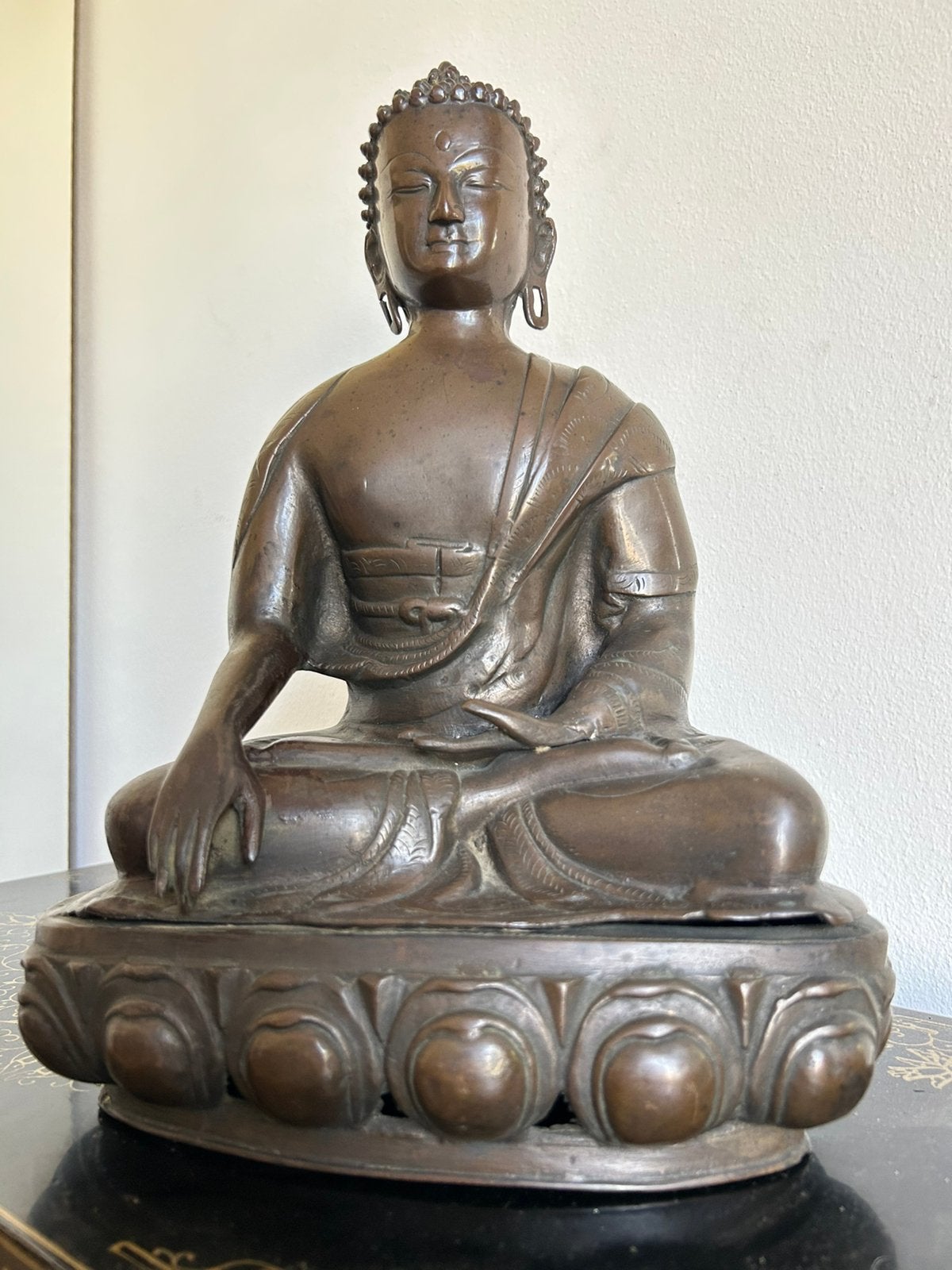 Indiase bronzen Boeddha in Bhumisparsha mudra, Huis en Inrichting, Woonaccessoires | Boeddhabeelden, Zo goed als nieuw, Ophalen of Verzenden