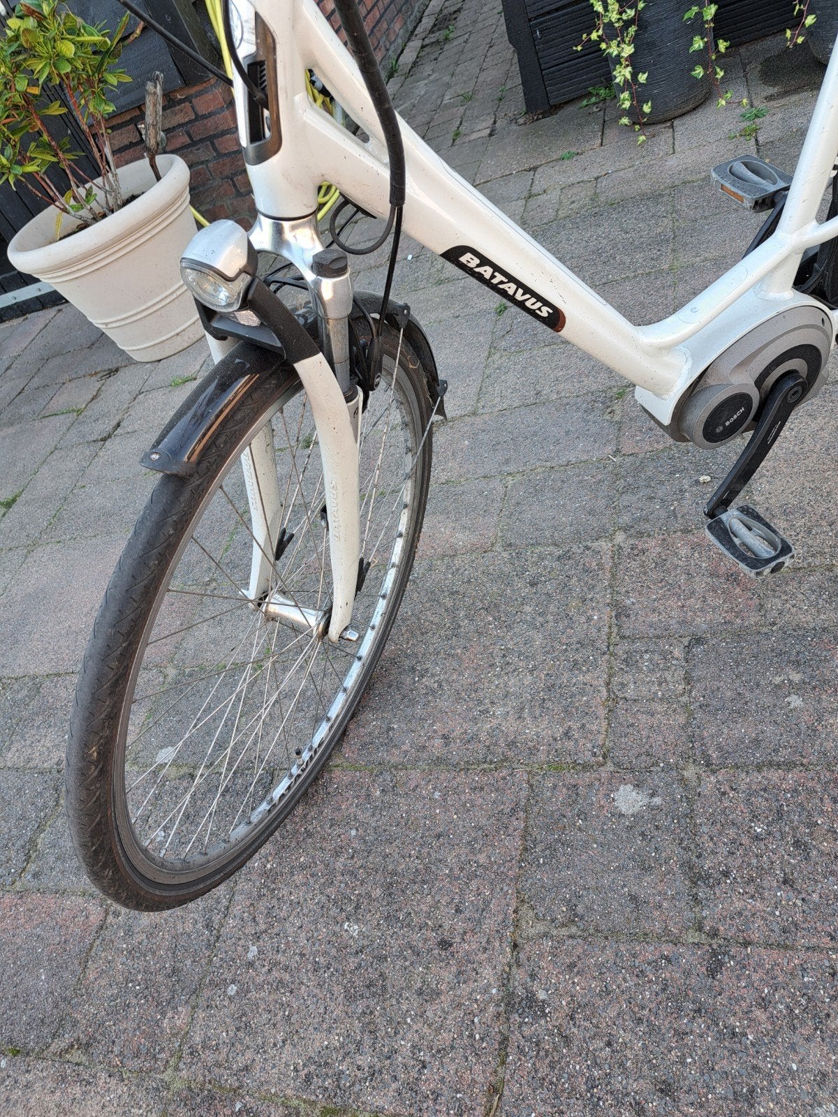 Foto 8 van te koop 2 mooie elektische fietsen, wit en antraciet