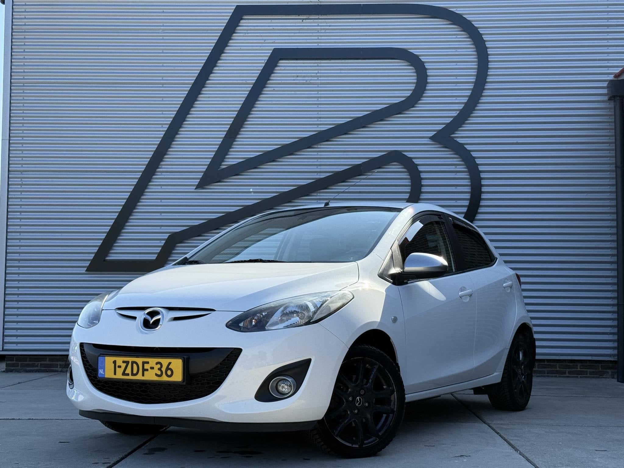 Mazda 2 1.3 Silver Edition 2e Eigenaar|Navi|Clima|Stoelverwa, Auto's, Mazda, Voorwielaandrijving, Euro 5, Stof, Gebruikt