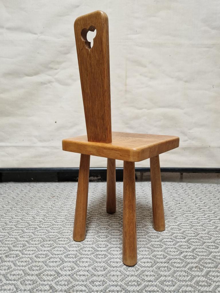 Vintage houten kinderstoel met hartjesuitsparing/brutalist, Ophalen