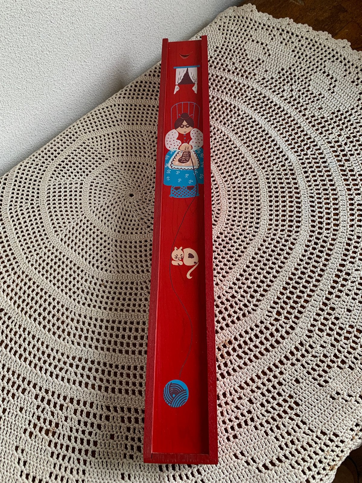 Vintage houten rode bewaardoos voor breinaalden met inhoud, Ophalen of Verzenden, Zo goed als nieuw, Breien, Naald