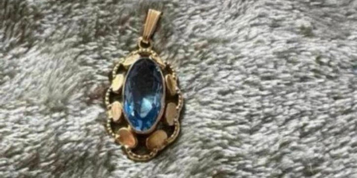 Antieke Amerik K&L hanger met blauwe steen 3 cm, Sieraden, Tassen en Uiterlijk, Antieke sieraden, Ophalen of Verzenden, Overige materialen