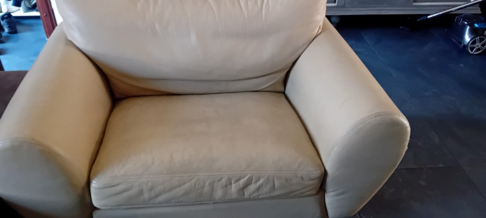 Loveseat / Klein bankje gratis af te halen, Gebruikt, Tweepersoons, Ophalen of Verzenden, Rechte bank