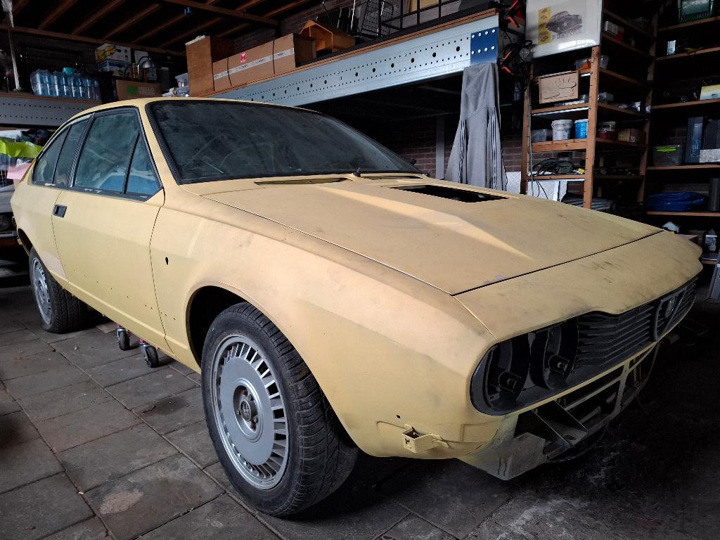2 x Alfa Romeo GTV6 2.5 - gestrand project om af te bouwen, Handgeschakeld, Particulier, Alfa Romeo, Coupé