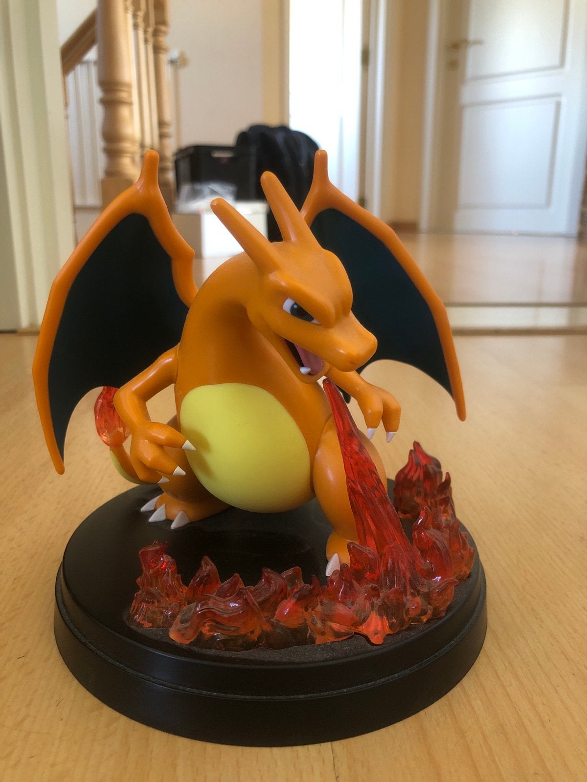 Charizard beeldje - Pokémon figuur met vuur effect, Ophalen of Verzenden, Zo goed als nieuw