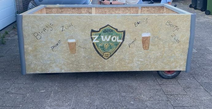 Zeepkist - bierkrat op skelter+frame, Kinderen en Baby's, Speelgoed | Buiten | Skelters, Ophalen, Gebruikt, Overige merken