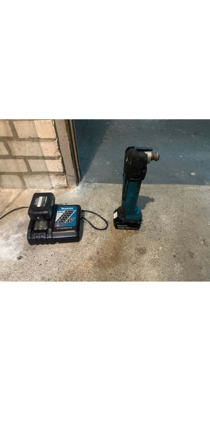 Makita Multitool dtm51 en twee accu en oplader, Ophalen of Verzenden, Zo goed als nieuw, Overige typen