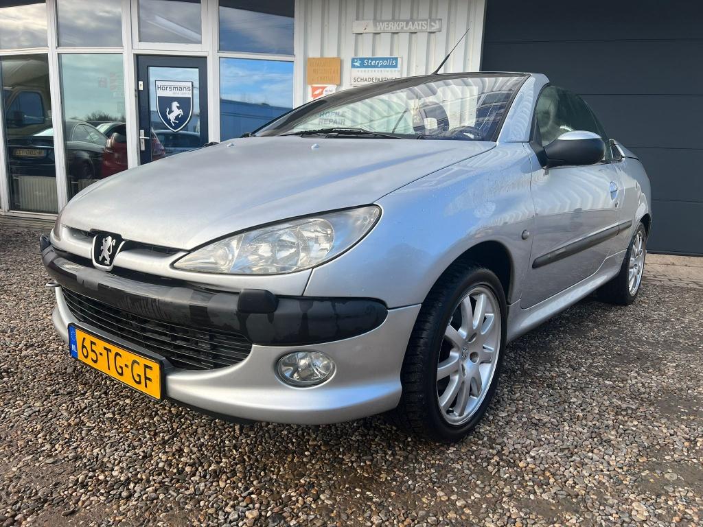 Peugeot 206 CC 1.6-16V Roland G. (bj 2002), Auto's, Voorwielaandrijving, Gebruikt, Cabriolet, 4 stoelen