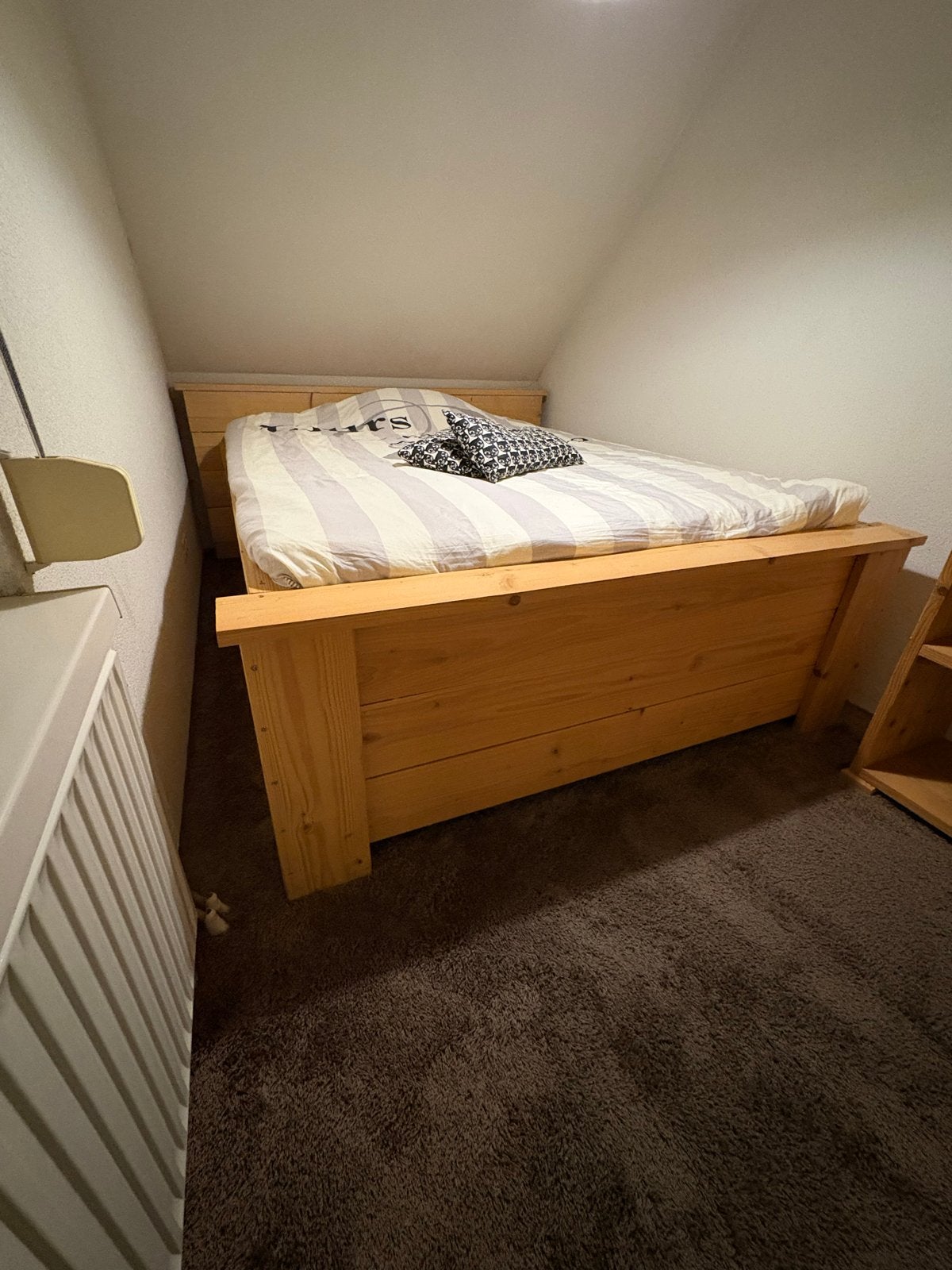 Steiger Houten tweepersoonsbed met matras 160x210, Ophalen, Gebruikt, 210 cm, Tweepersoons