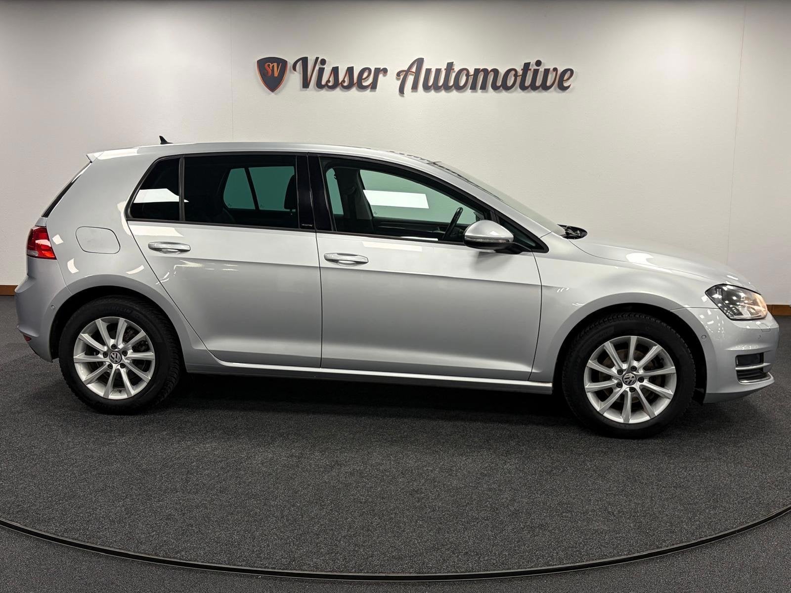 Volkswagen Golf 1.2 TSI Connected Series*Stoelverwarming*Cru, Auto's, Voorwielaandrijving, Gebruikt, Euro 6, 4 cilinders